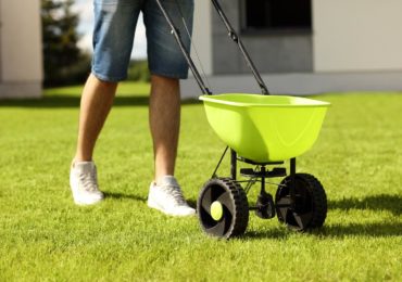 Are You New To Gardening? Check How To Use A Fertilizer Spreader