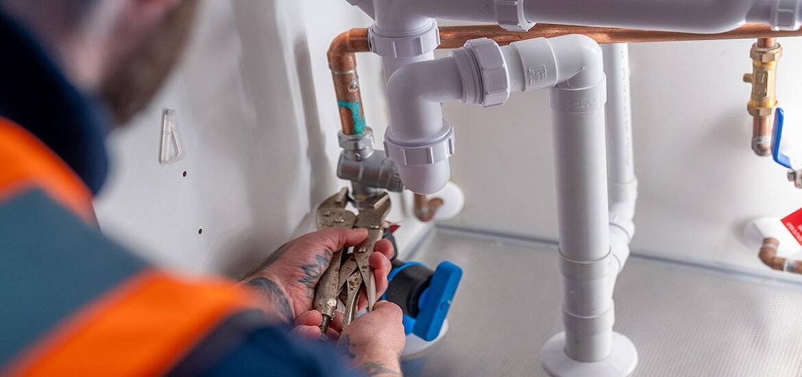 How to Spot Early Plumbing Problems Before They Get Worse