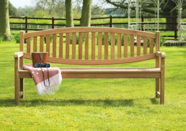 How Teak Benches Are The Perfect Garden Getaway?